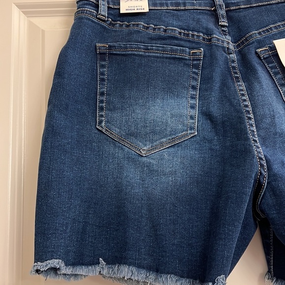 YMI ladies jean shorts - Picture 5 of 8